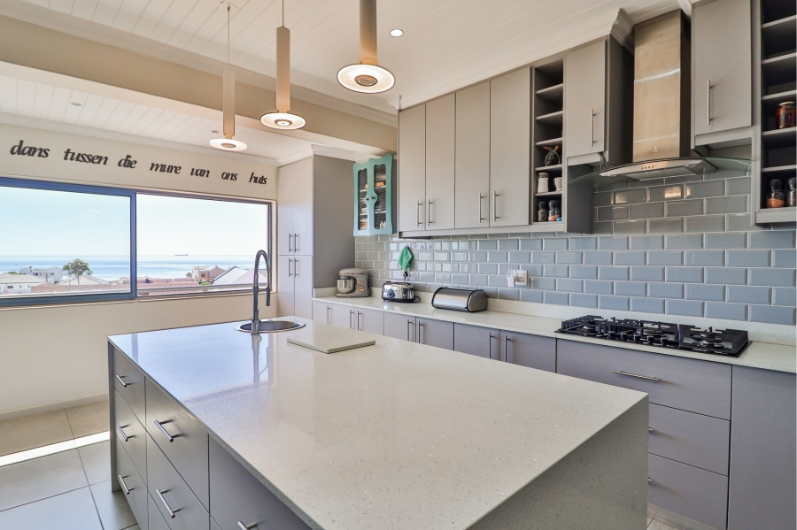 5 Bedroom Property for Sale in Da Gama Bay Western Cape